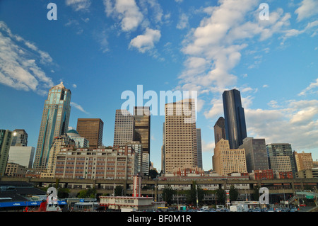 Il centro cittadino di Seattle in un assolato pomeriggio di estate Foto Stock
