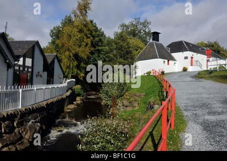 Edradour single malt whisky distillery, vicino Pitlochry, Perthshire, Scotland, Regno Unito. Foto Stock