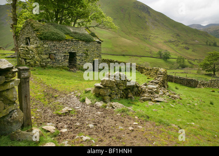 Abbandonato fienile vicino al villaggio di Hartsop, Lake District. Foto Stock