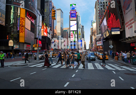 Scena di strada in Times Square a New York City Foto Stock