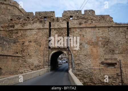La porta di limisso la vecchia terra limassol porta nelle mura della città vecchia di Famagosta repubblica turca di Cipro del nord della Repubblica turca di Cipro del nord Foto Stock
