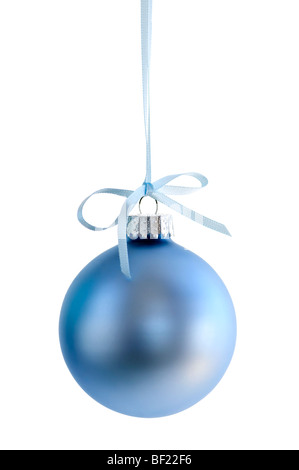 Blue decorazione di Natale appeso isolato su bianco Foto Stock