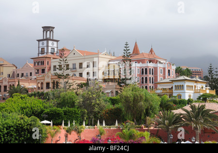 Edifici a Playa del Duque, Isola Canarie Tenerife, Spagna Foto Stock