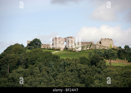 Gestito da English Heritage, il XIII secolo Beeston Castle è un grado che ho elencato la prevista antico monumento. Foto Stock