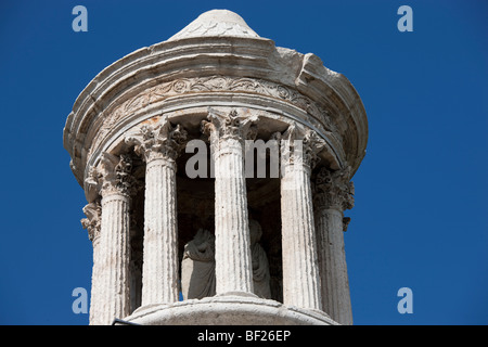 Francia,Glanum, Mausoleo, esterno: la parte superiore del monumento ricorda quello di un tempio rotondo o tholos Foto Stock