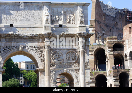 Arco di Costantino e il Colosseo con la luce del sole, Roma, Italia, Europa Foto Stock