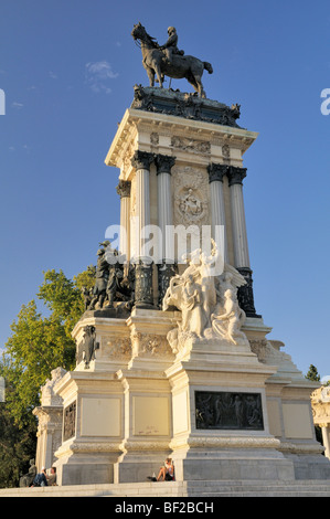 Il re Alfonso XII monumento, Parque del Buen Retiro, Madrid, Spagna Foto Stock