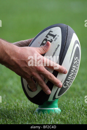 GUINNESS PREMIERSHIP MATCHBALL Guinness Premiership RUGBYBALL WELFORD ROAD Leicester Inghilterra 03 Ottobre 2009 Foto Stock