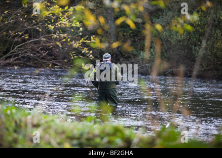 La pesca del salmone sul Tyne nord fiume di bellingham northumberland England Regno Unito Foto Stock