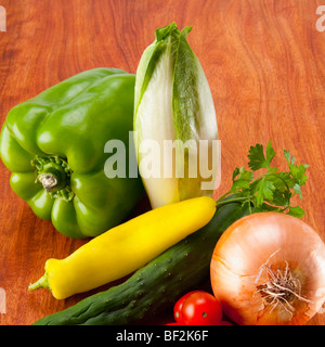 Close-up di un assortimento di verdure crude Foto Stock