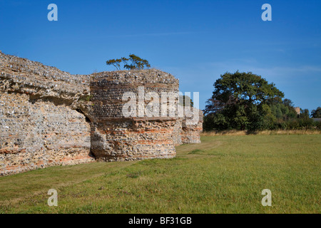 Burgh Castle, III secolo Roman Fort in Norfolk Foto Stock