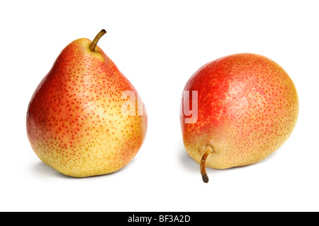 Coppia di pere giallo isolato su bianco Foto Stock