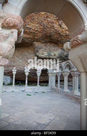 Spagna, il Monastero di San Juan de la Peña, xii secolo chiostro romanico Foto Stock