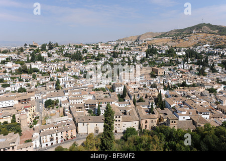 Vista sulla zona di Albaicin Granada dall'Alcazaba, l'Alhambra di Granada, Andalusia, Spagna Foto Stock