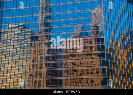 Edificio del centro di riflessioni a Chicago, Illinois, Stati Uniti d'America Foto Stock