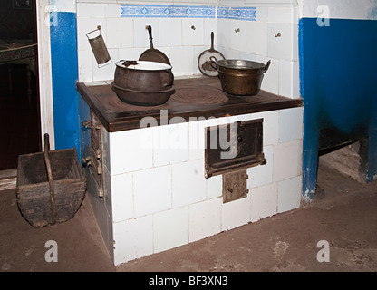 Gamma di cucina in agriturismo Kluki aria aperta folk museum Polonia Foto Stock