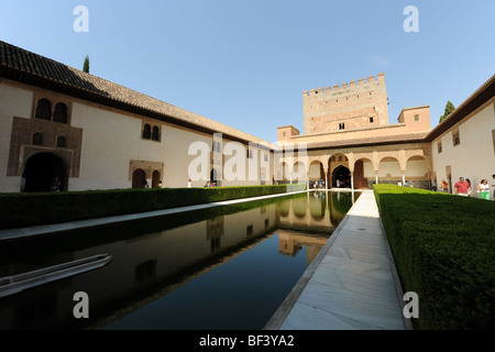 Il Cortile dei Mirti, Comares Palace, Nasrid Palace, l'Alhambra di Granada, Andalusia, Spagna Foto Stock