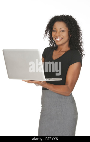 Bella African American imprenditrice in possesso di un computer portatile Foto Stock