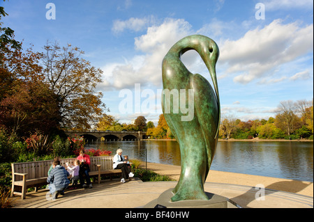 Isis scultura in bronzo di artista Simon perno. Hyde Park. Londra. Regno Unito 2009. Foto Stock