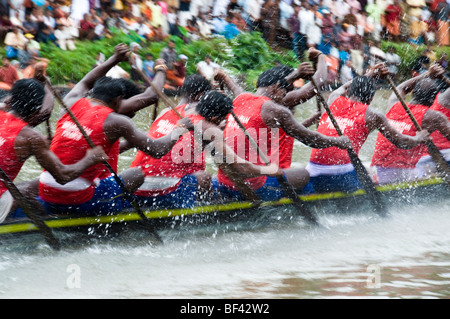 Nehru trofeo boat race durante onam celebrazioni di Alleppey, Kerala, India Foto Stock