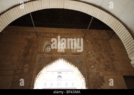 Archi di sala degli ambasciatori, Comares Palace, Nasrid palazzi, l'Alhambra di Granada, Andalusia, Spagna Foto Stock