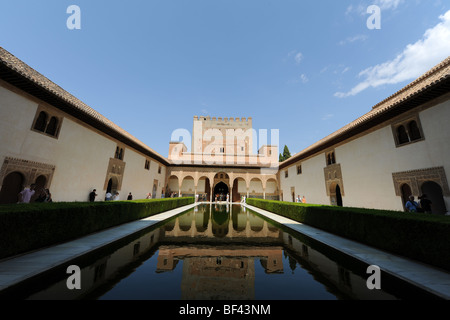 Il Cortile dei Mirti, Comares Palace, Nasrid Palace, l'Alhambra di Granada, Andalusia, Spagna Foto Stock