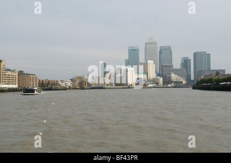 Docklands di Londra Canary Wharf Fiume Tamigi skyline. Regno Unito HOMER SYKES Foto Stock