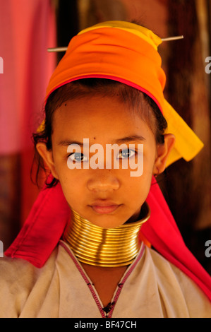 Thailandia; Mae Hong Son provincia; Nai Soi; Ritratto di una ragazza della tribù Karen Foto Stock