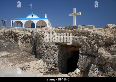 Ingresso per la metropolitana antica chiesa di Ayia thekla repubblica di Cipro in Europa Foto Stock