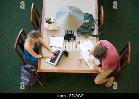 Harford Community College, gli studenti in biblioteca Foto Stock
