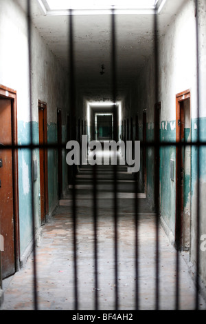 Interno del Bunker blocco di punizione al memoriale del campo di concentramento di Dachau in Germania Foto Stock