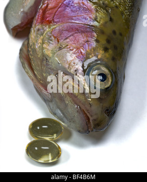 Trota di greggio e Omega 3 Capsule Foto Stock