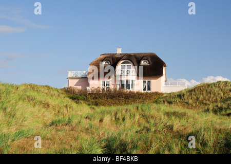 Classic, casa di paglia a Vejer beach, nello Jutland, Danimarca, Europa Foto Stock