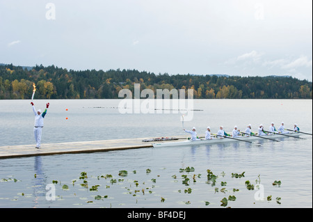 Il 2010 Torcia Olimpica ha cominciato a Victoria, British Columbia, Canada su Venerdì, Ottobre 30. Foto Stock