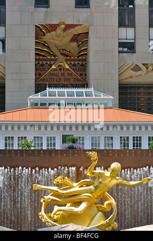 Prometeo statua (da David Shankbone) al Rockefeller Center di New York City Foto Stock