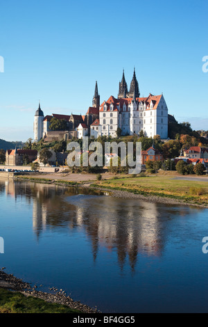 Il castello di Albrechtsburg visto dal lato opposto del fiume Elba ELBA a livelli molto bassi di acqua, di Meissen, in Sassonia, Germania, UE Foto Stock