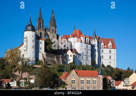 Il castello di Albrechtsburg visto dal lato opposto del fiume Elba, a Meissen, in Sassonia, Germania, Europa Foto Stock