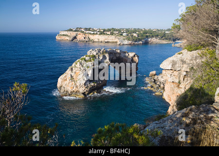 Arco di Es Pontas, Cala Santanyi Bay, Mar Mediterraneo, Mallorca, Maiorca, isole Baleari, Spagna, Europa Foto Stock