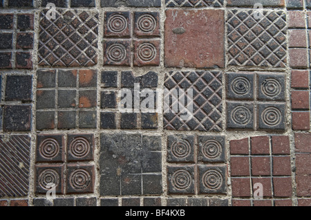 Vecchie piastrelle, Town Square, Muehldorf am Inn, Baviera, Germania, Europa Foto Stock