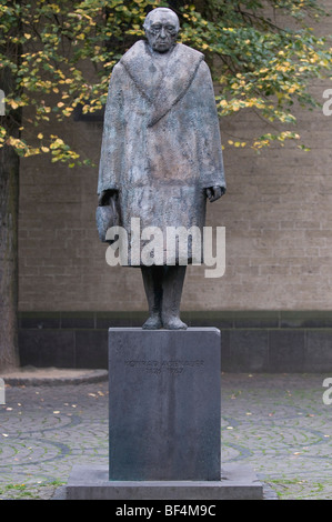 Statua, Konrad Adenauer, Colonia, nella Renania settentrionale-Vestfalia, Germania, Europa Foto Stock