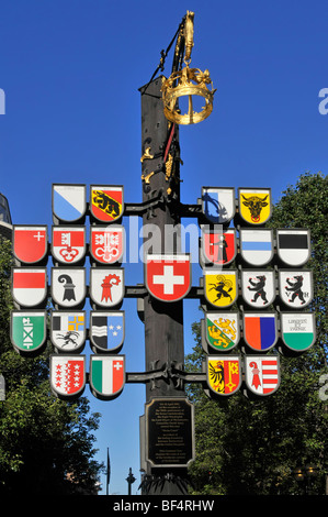 Visualizzazione dei Ventisei Cantoni della Svizzera in Leicester Square Londra Foto Stock