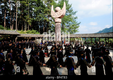 Miao cerimoniale di danza, Nanhua, Kaili, Qiandongnan Miao e Dong prefettura autonoma, Guizhou, Cina Foto Stock