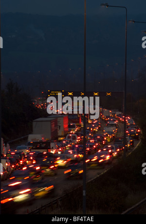 Ora di punta sull'autostrada M25, Foto Stock