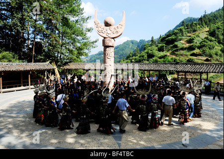 Miao cerimoniale di danza, Nanhua, Kaili, Qiandongnan Miao e Dong prefettura autonoma, Guizhou, Cina Foto Stock