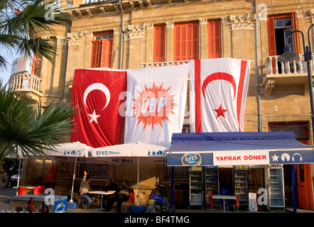 Bandiere turca, città vecchia, Nicosia, Cipro, Grecia, Europa Foto Stock