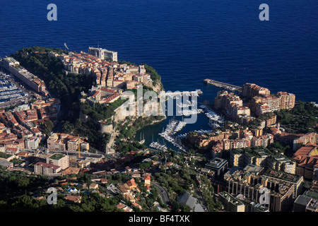 Centro storico con il Palazzo del Principe e la Cattedrale e il Museo Oceanografico, il porto e il quartiere di più recente di Fontvi Foto Stock