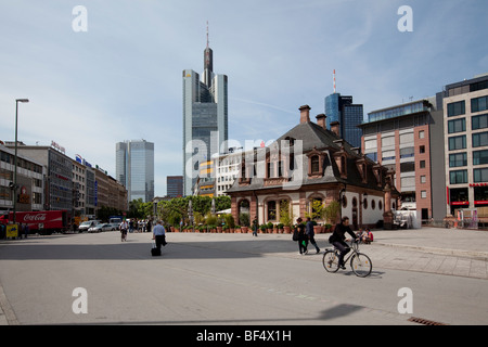 Hauptwache, ex guardia-house, nella parte anteriore della Commerzbank e la Banca centrale europea edifici, Frankfurt am Main, Hesse, Foto Stock