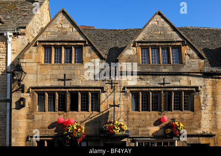 Case tipiche per i Cotswolds, High Street, 1700, Chipping Campden, Gloucestershire, England, Regno Unito, Europa Foto Stock