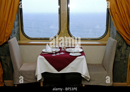 Ristorante di lusso a bordo di una nave da crociera Queen Mary 2 Foto Stock