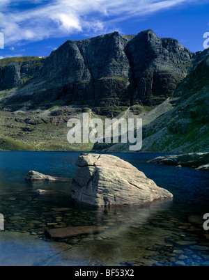 Coire Mhic Fhearchair e la tripla contrafforte di Beinn Eighe, Torridon, Wester Ross, Scozia Foto Stock